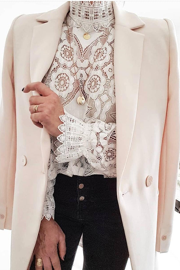 Well Tailored Top with a Graceful Silhouette