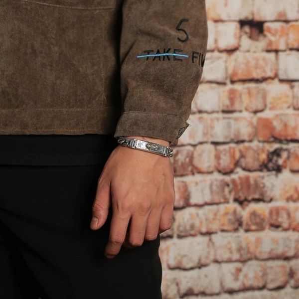 Gracefully Styled Garment for Any Occasion
