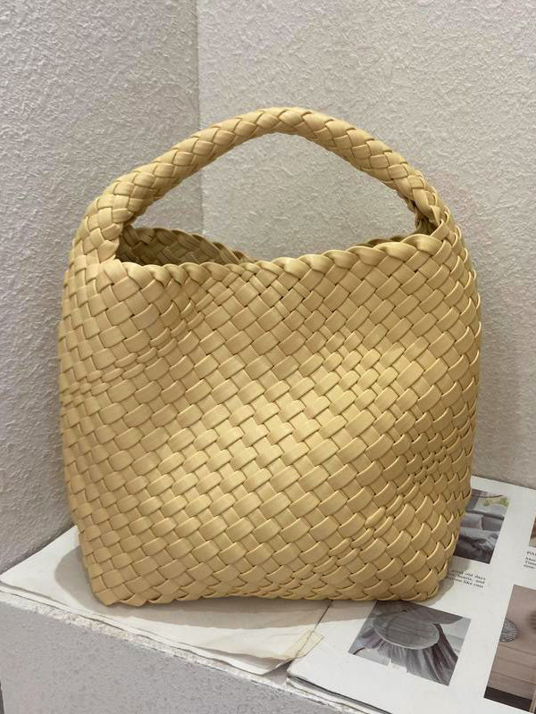 Beautifully Finished Bag in a Timeless Design