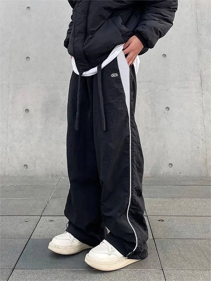 Well Tailored Pants with a Graceful Silhouette