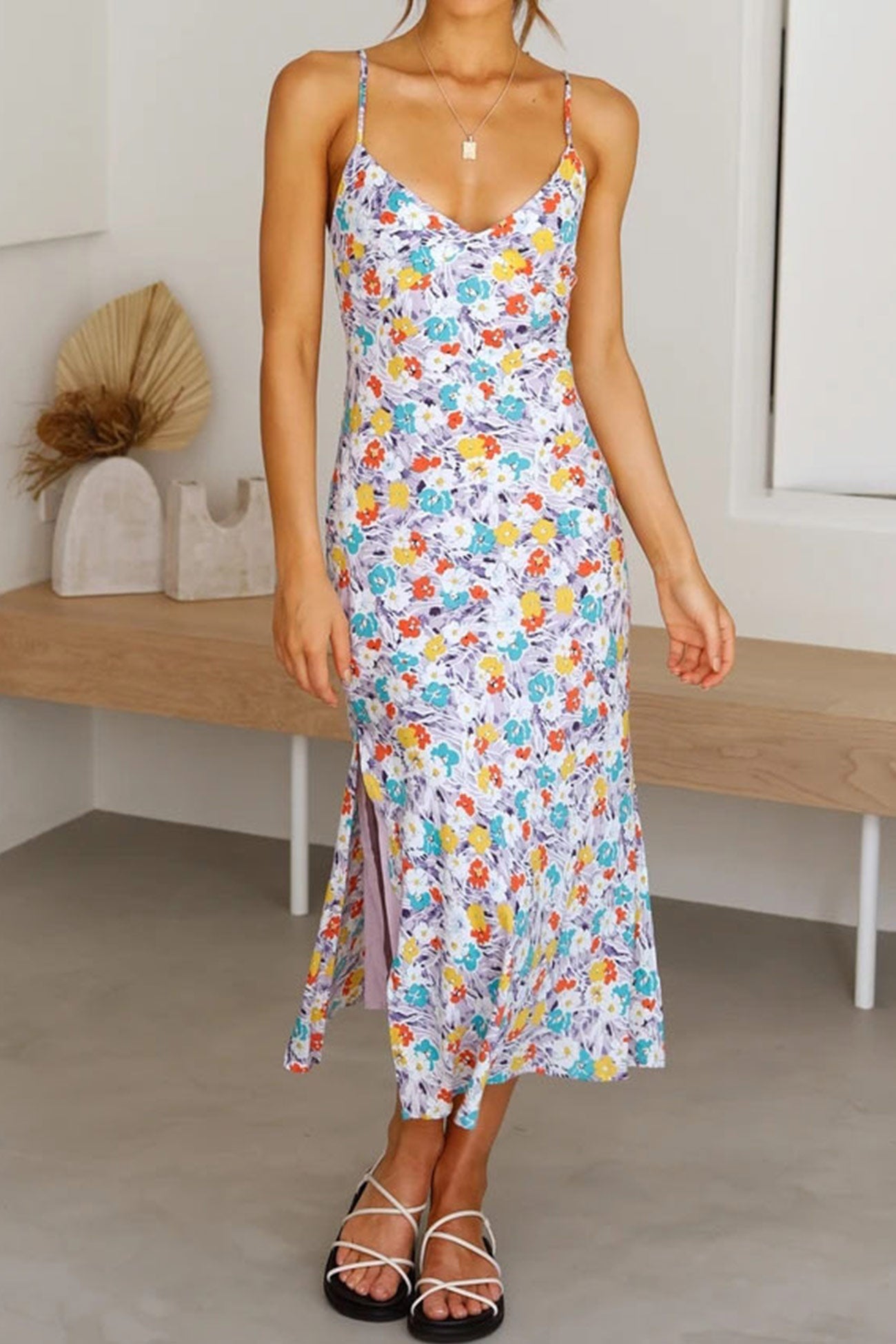 Effortlessly Elegant Dress with a Timeless Design