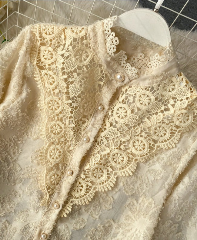 Sophisticated Blouse with a Clean Classic Look