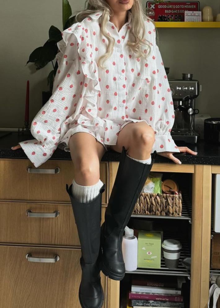 Classic Vintage Shirt with a Flattering Fit