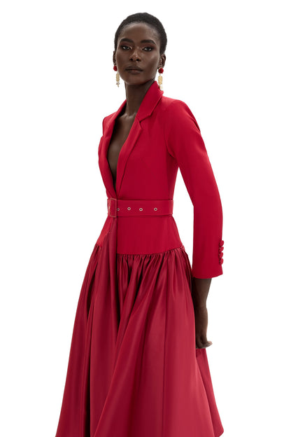 Beautifully Finished Dress in a Timeless Design