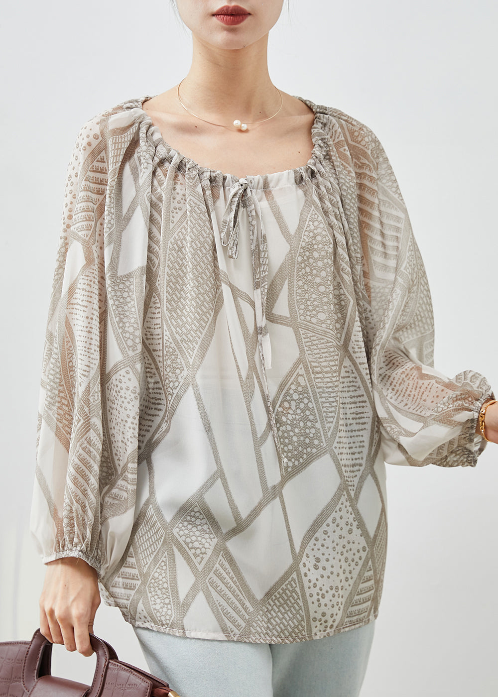Well Tailored Shirt with a Graceful Silhouette