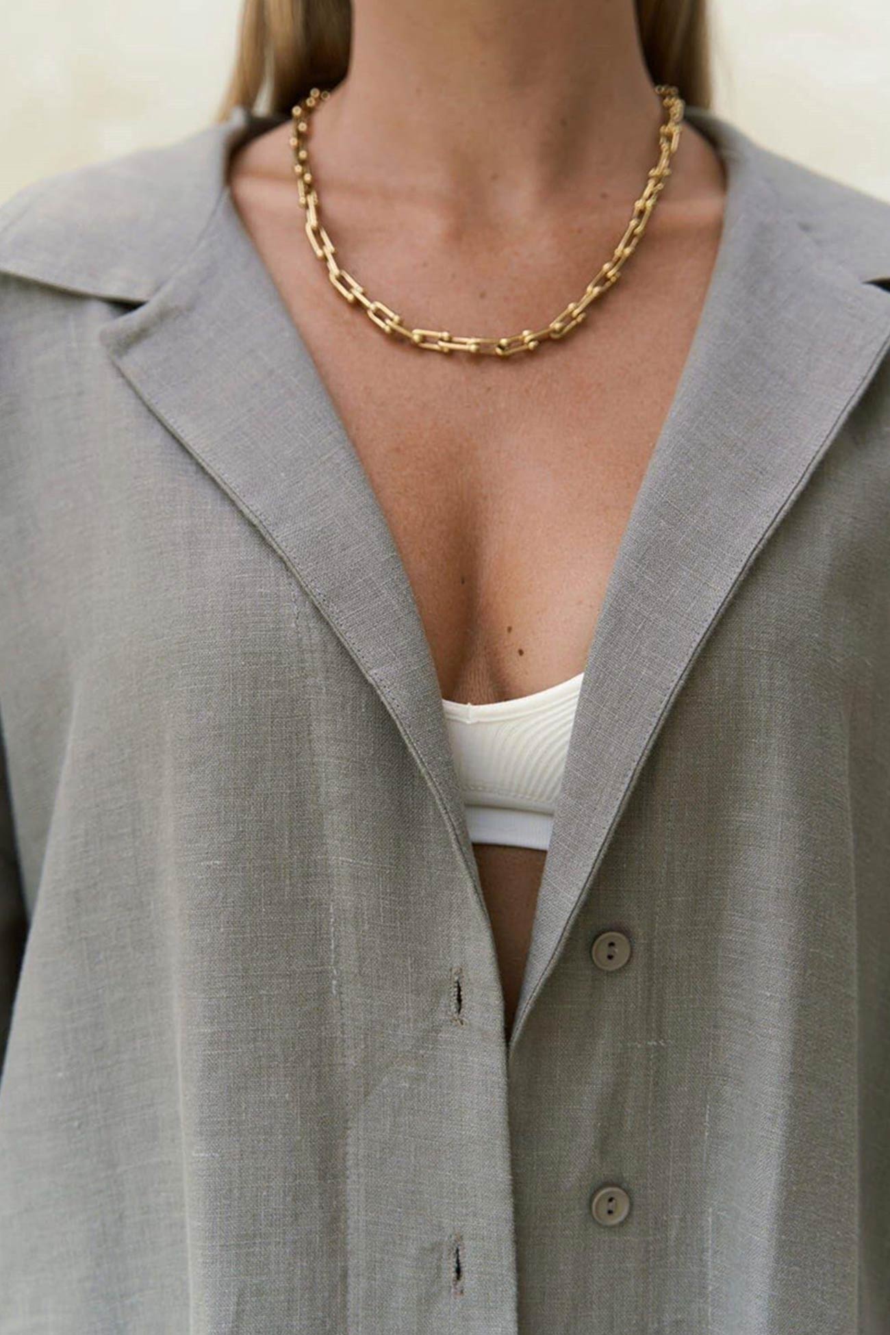 Well Tailored Blouse with a Graceful Silhouette