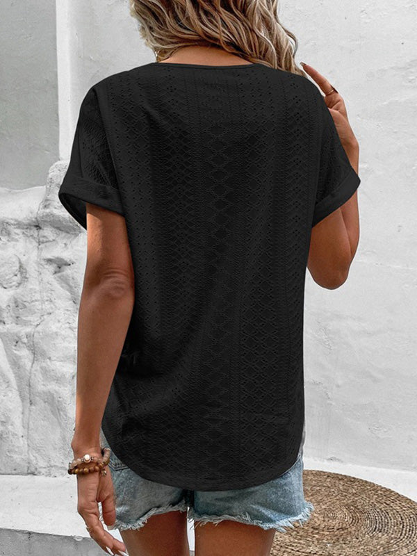 Effortlessly Elegant T-Shirt with a Timeless Design