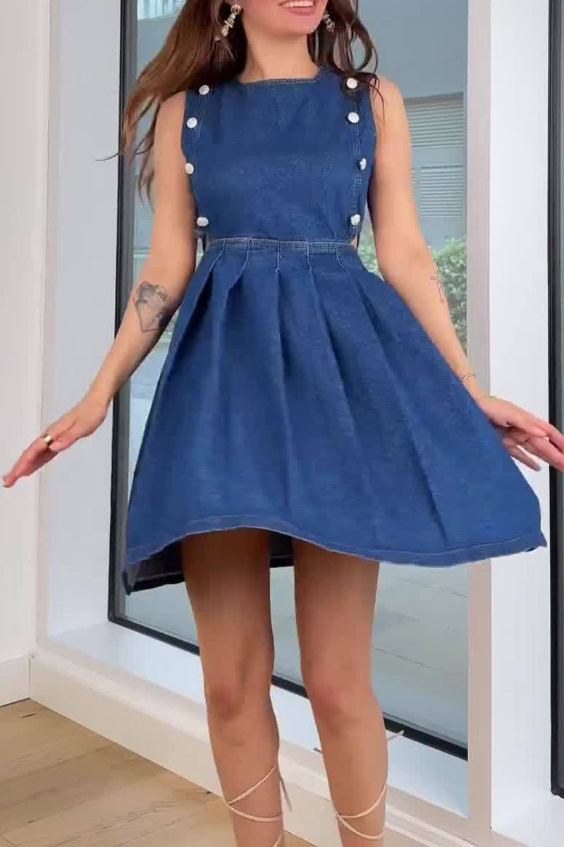 Beautifully Crafted Dress in a Classic Style
