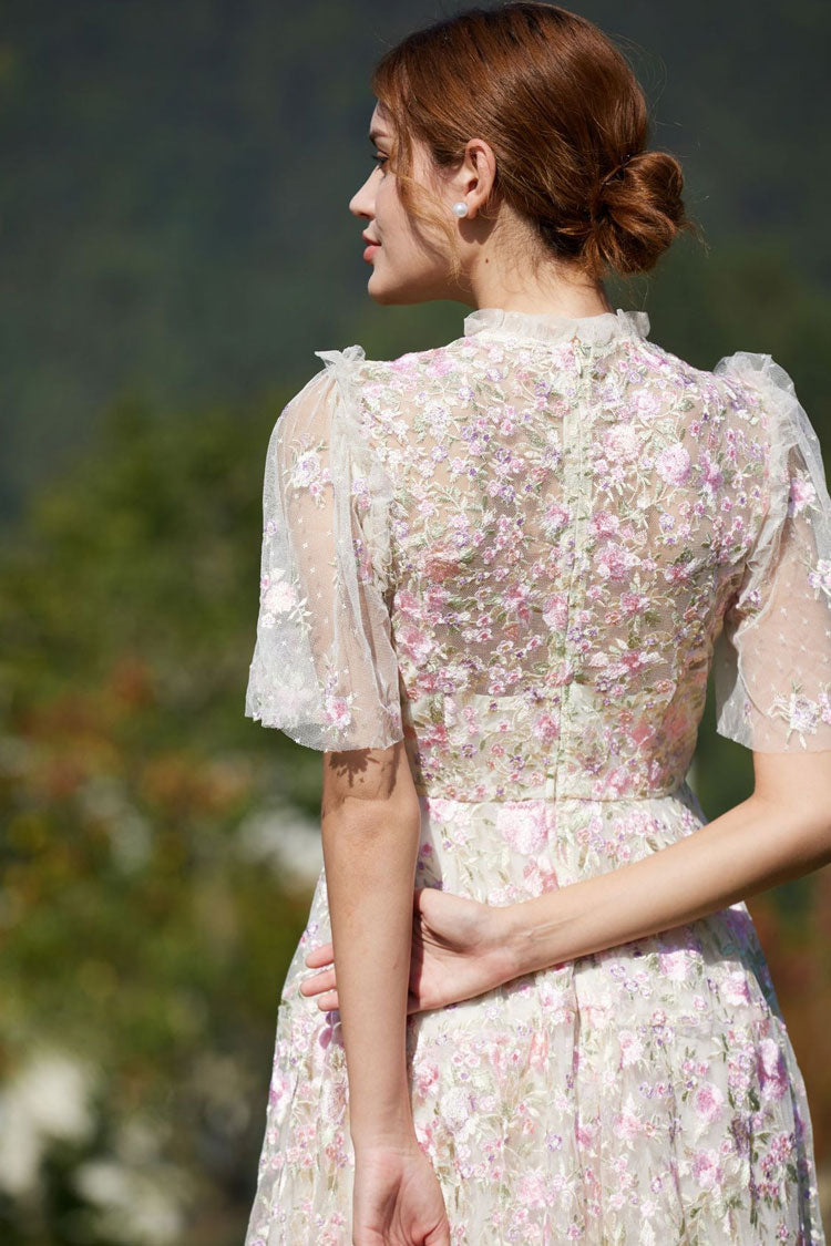 Classic Vintage Dress with a Flattering Fit