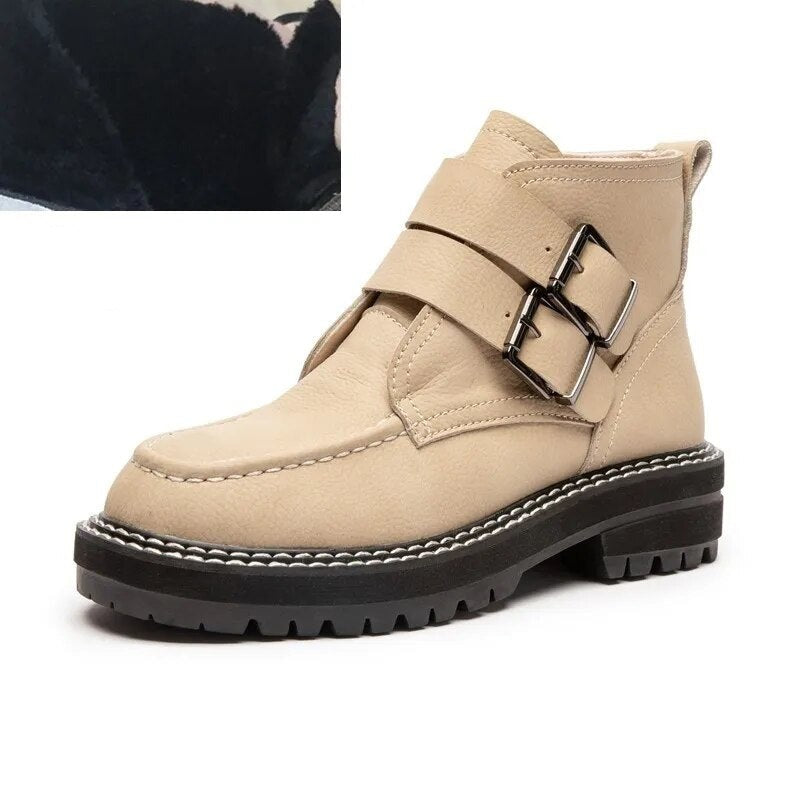 Effortlessly Elegant Boots with a Timeless Design