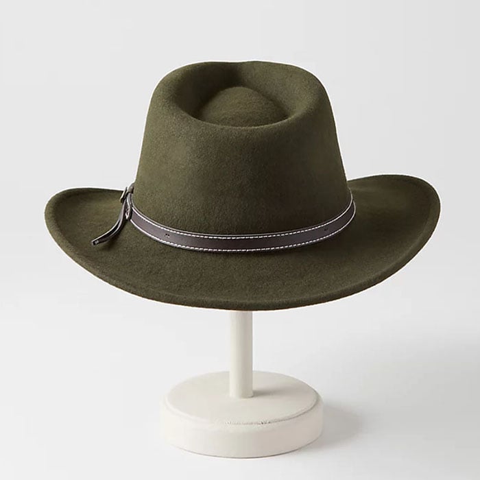 Effortlessly Elegant Garment with a Timeless Design