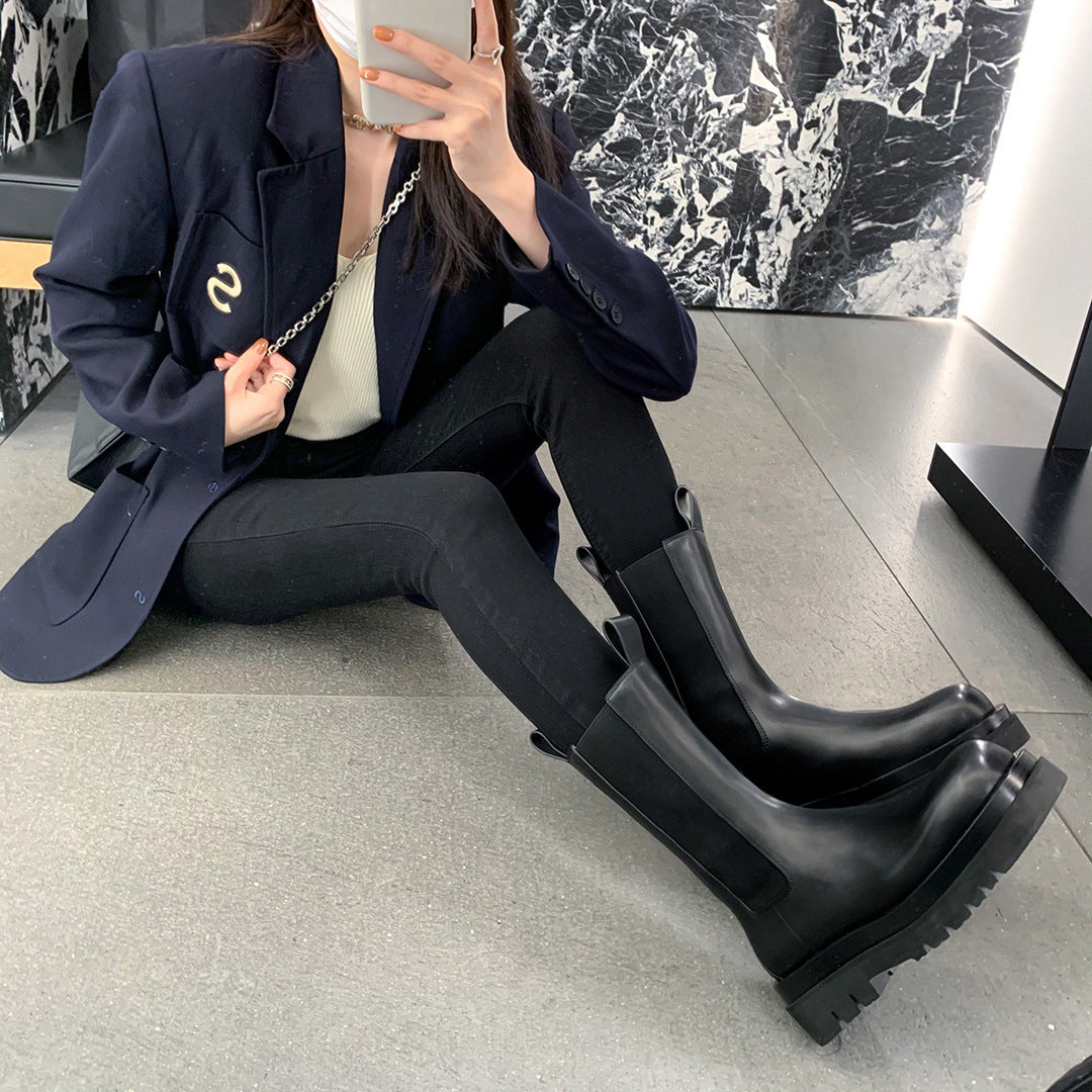 Well Tailored Boots with a Graceful Silhouette