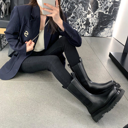 Well Tailored Boots with a Graceful Silhouette