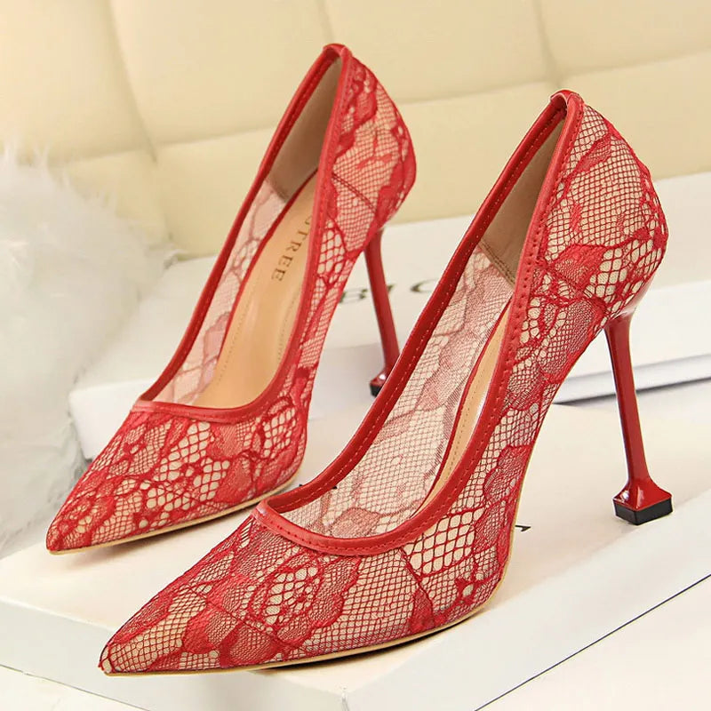 Classic Vintage Heels with a Flattering Fit