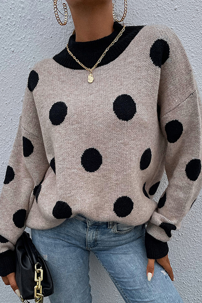Well Tailored Sweater with a Graceful Silhouette