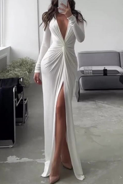 Beautifully Finished Dress in a Timeless Design