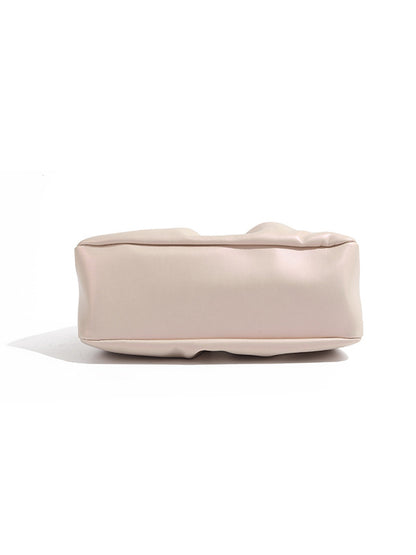 Well Tailored Bag with a Graceful Silhouette