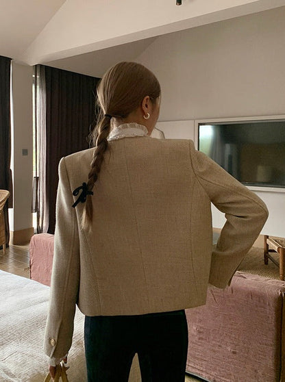 Effortlessly Elegant Jacket with a Timeless Design
