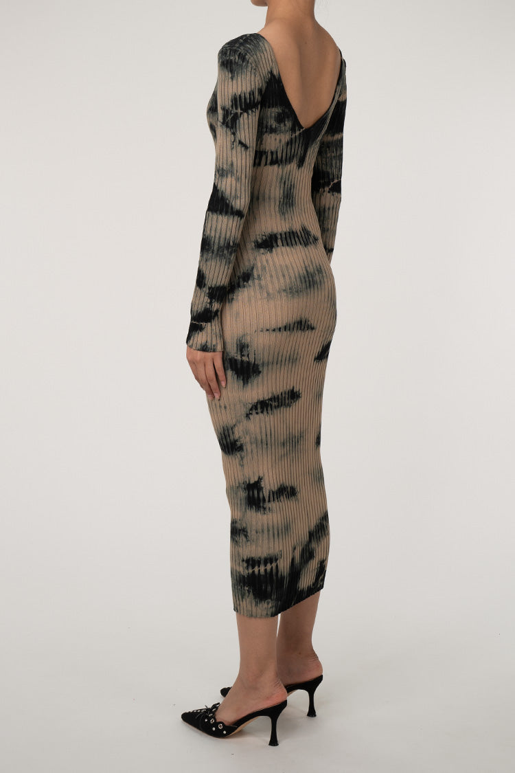 Effortlessly Elegant Sweater with a Timeless Design