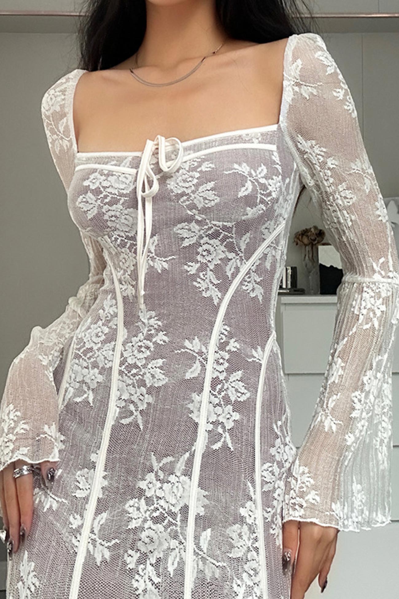 Effortlessly Elegant Dress with a Timeless Design