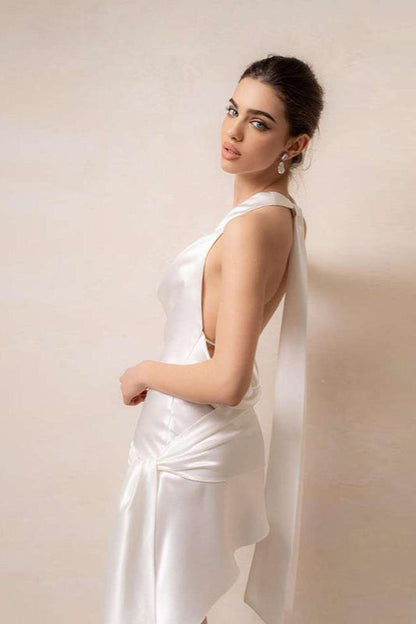 Beautifully Finished Dress in a Timeless Design