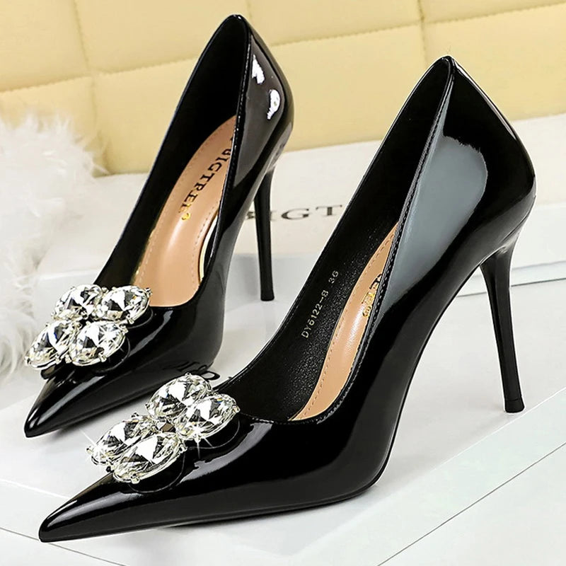 Beautifully Finished Heels in a Timeless Design