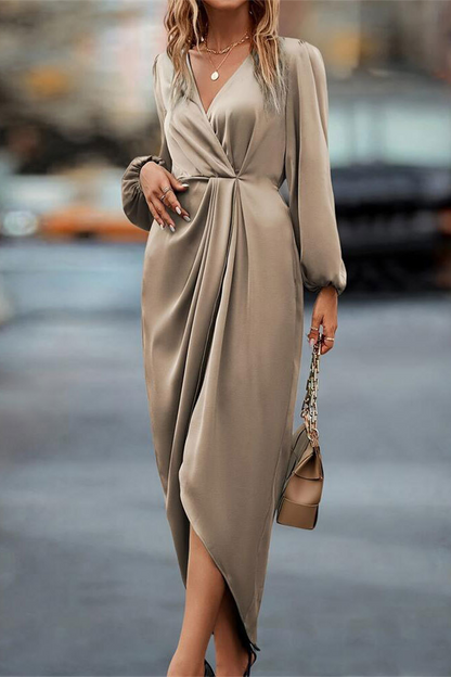 Effortlessly Elegant Dress with a Timeless Design