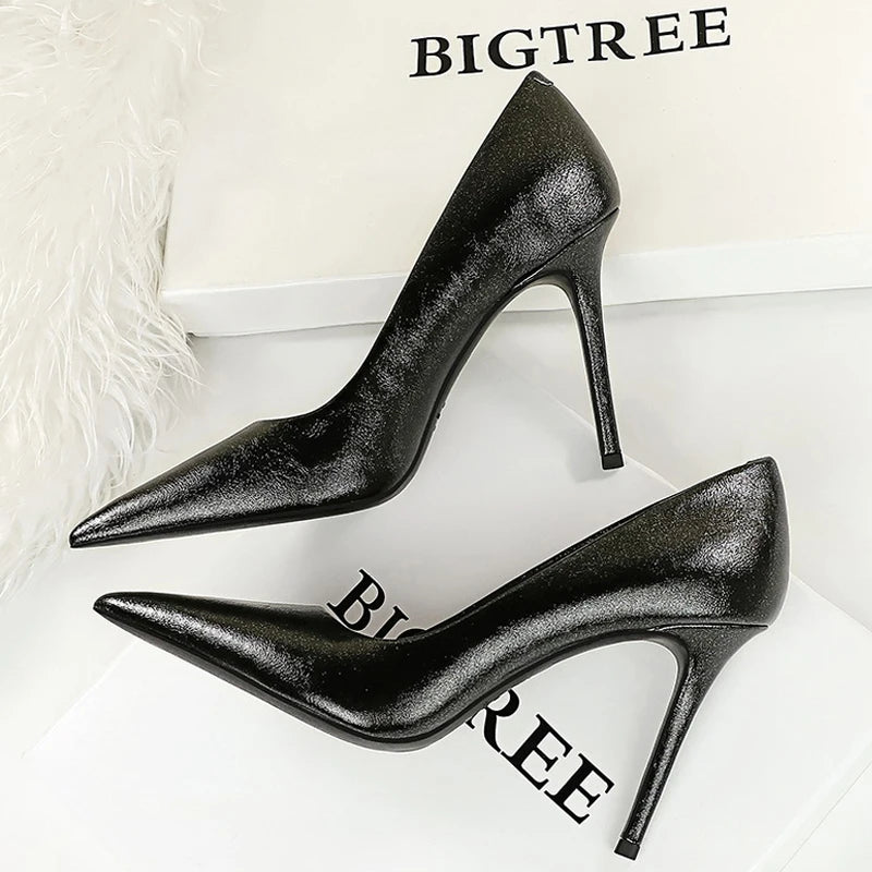 A Vintage Style Heels with Delicate Timeless Details