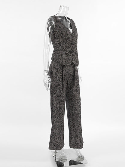 Classic Vintage Pants with a Flattering Fit