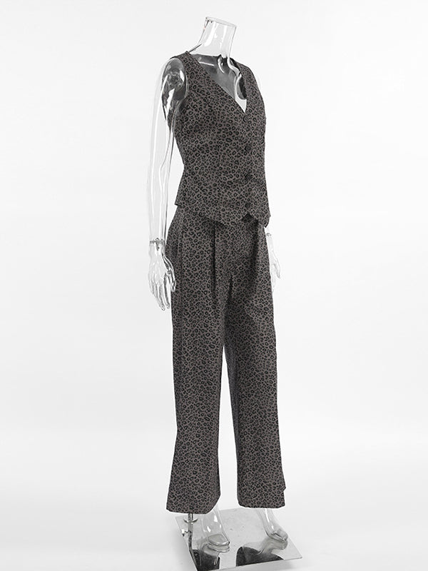 Classic Vintage Pants with a Flattering Fit