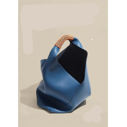 Gracefully Styled Bag for Any Occasion