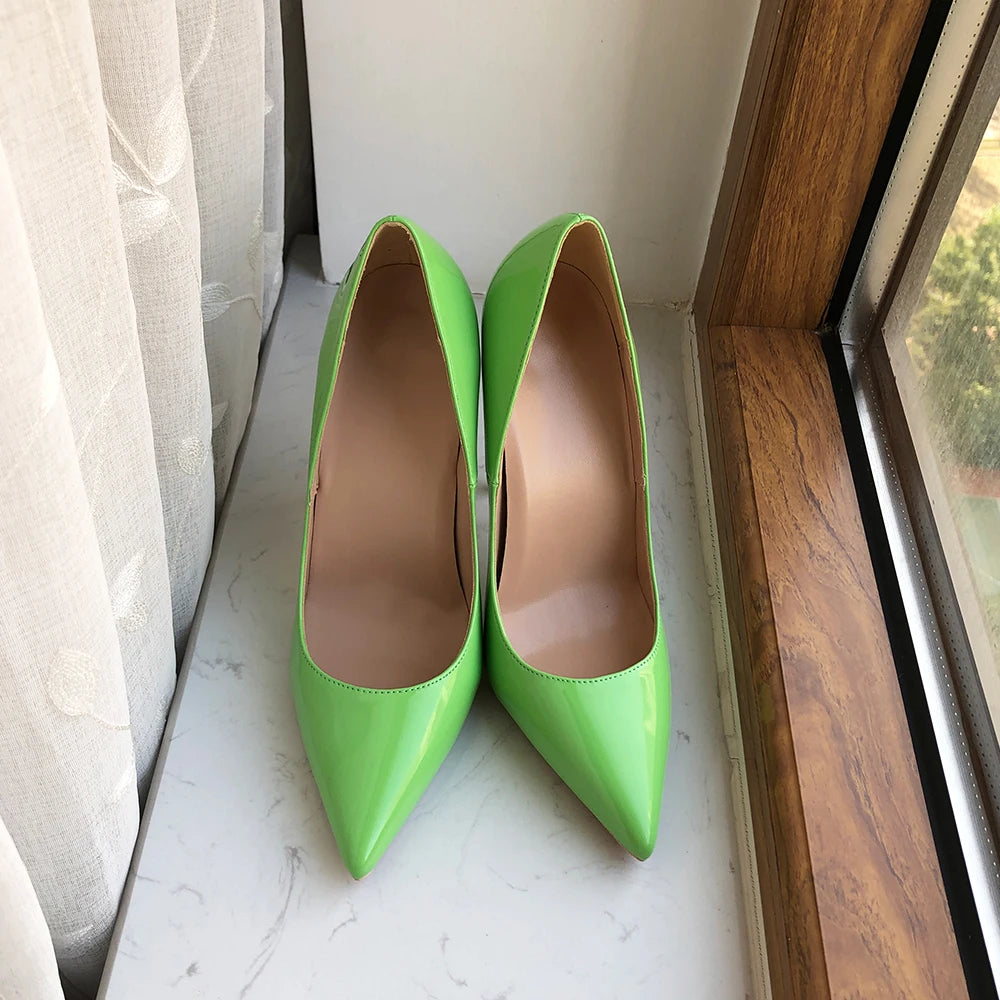 Effortlessly Elegant Heels with a Timeless Design