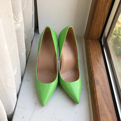 Effortlessly Elegant Heels with a Timeless Design