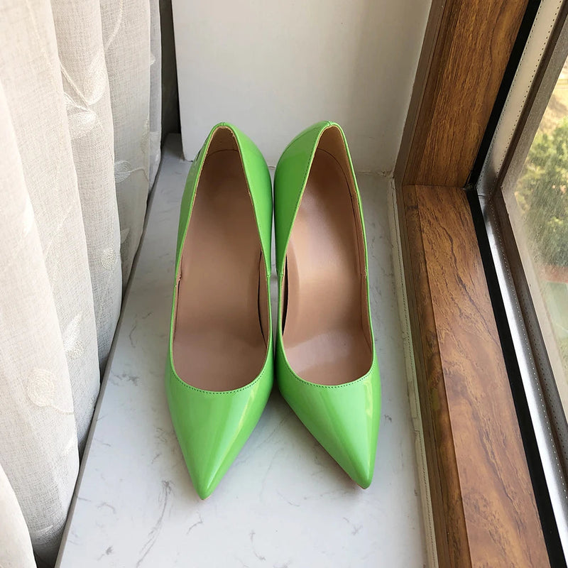 Effortlessly Elegant Heels with a Timeless Design