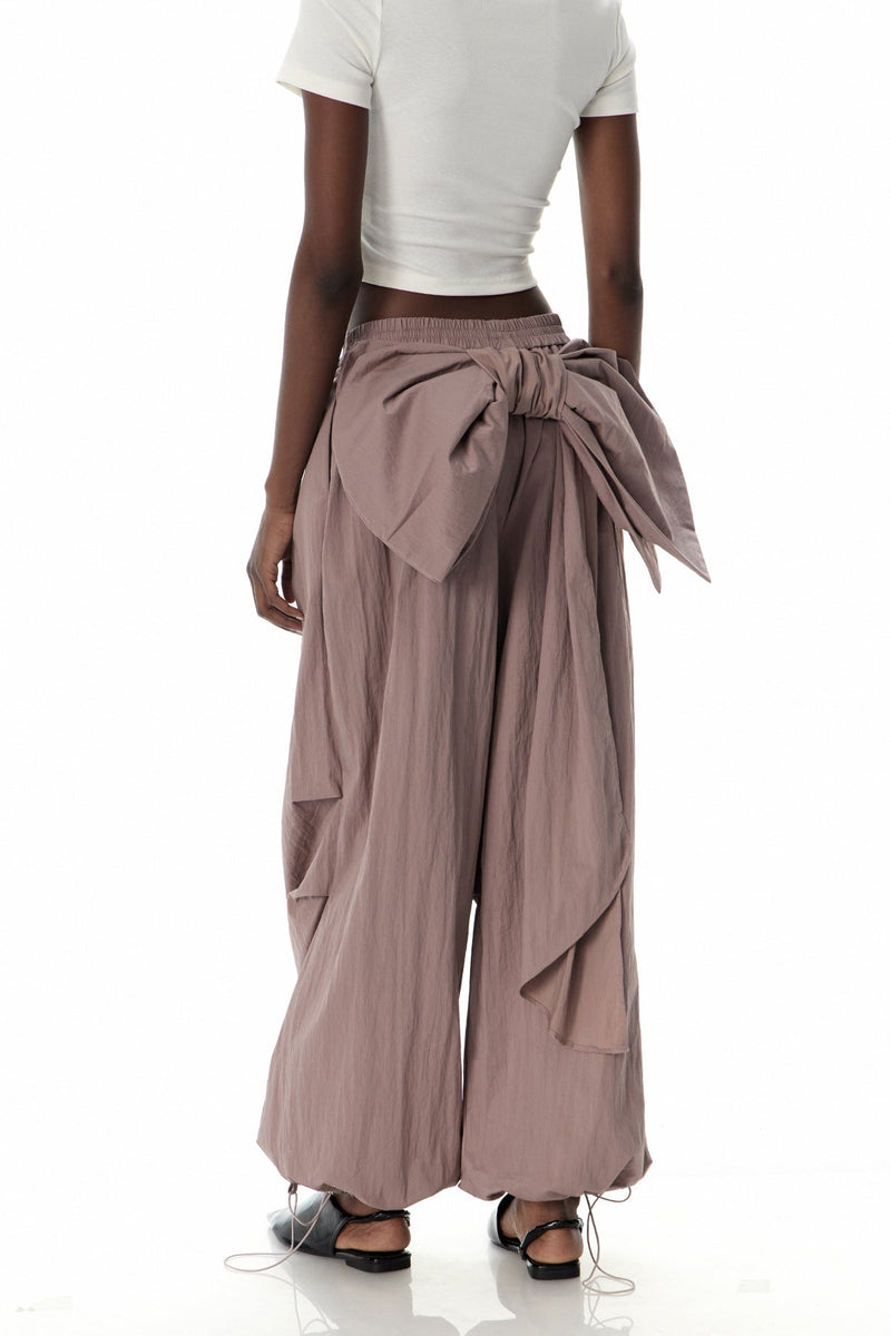 Well Tailored Pants with a Graceful Silhouette