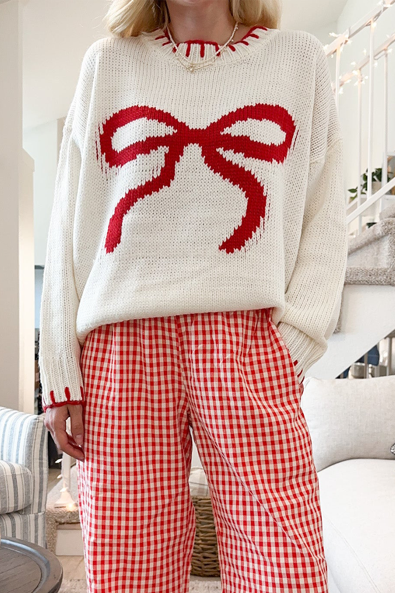 Well Tailored Sweater with a Graceful Silhouette