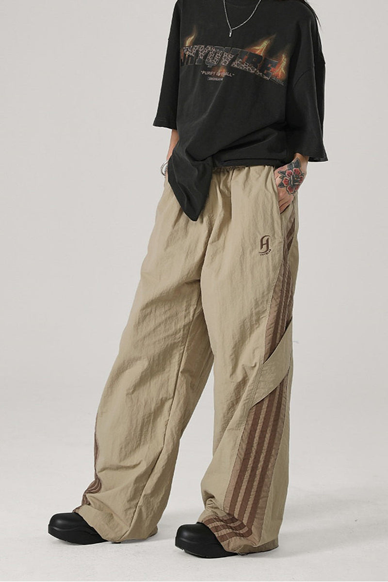 Effortlessly Elegant Pants with a Timeless Design
