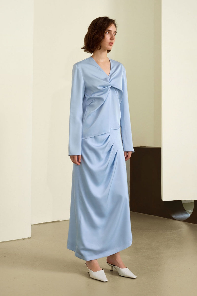 Well Tailored Blouse with a Graceful Silhouette