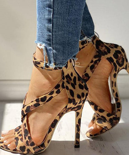 Classic Vintage Sandals with a Flattering Fit