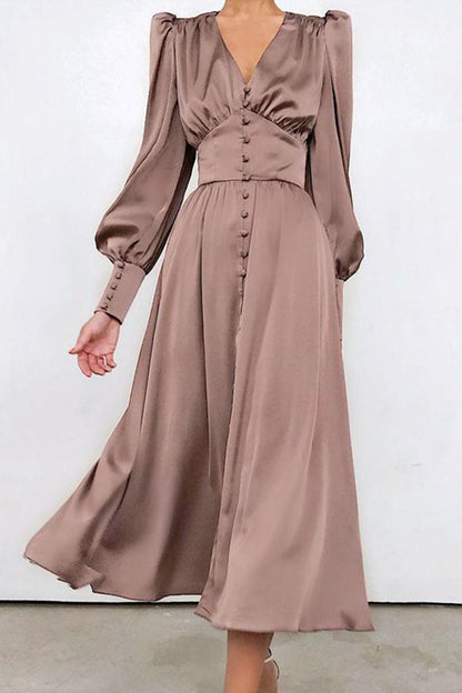 Well Tailored Dress with a Graceful Silhouette