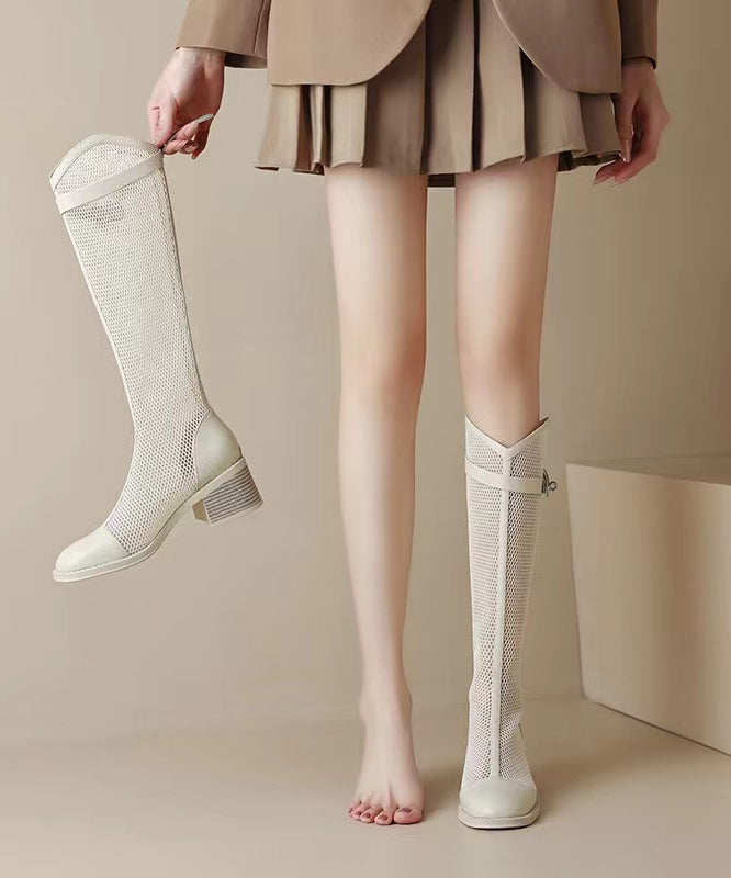 Effortlessly Elegant Boots with a Timeless Design
