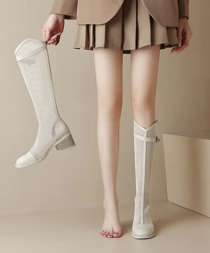 Effortlessly Elegant Boots with a Timeless Design