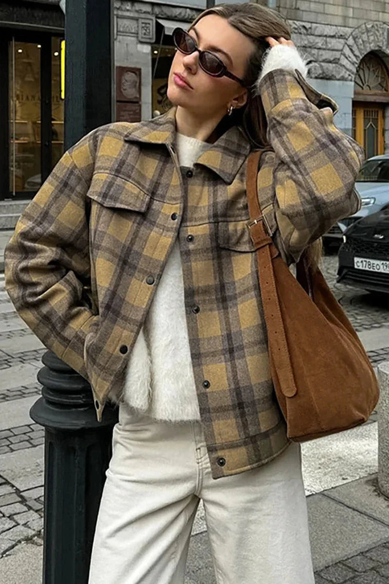 Effortlessly Elegant Jacket with a Timeless Design