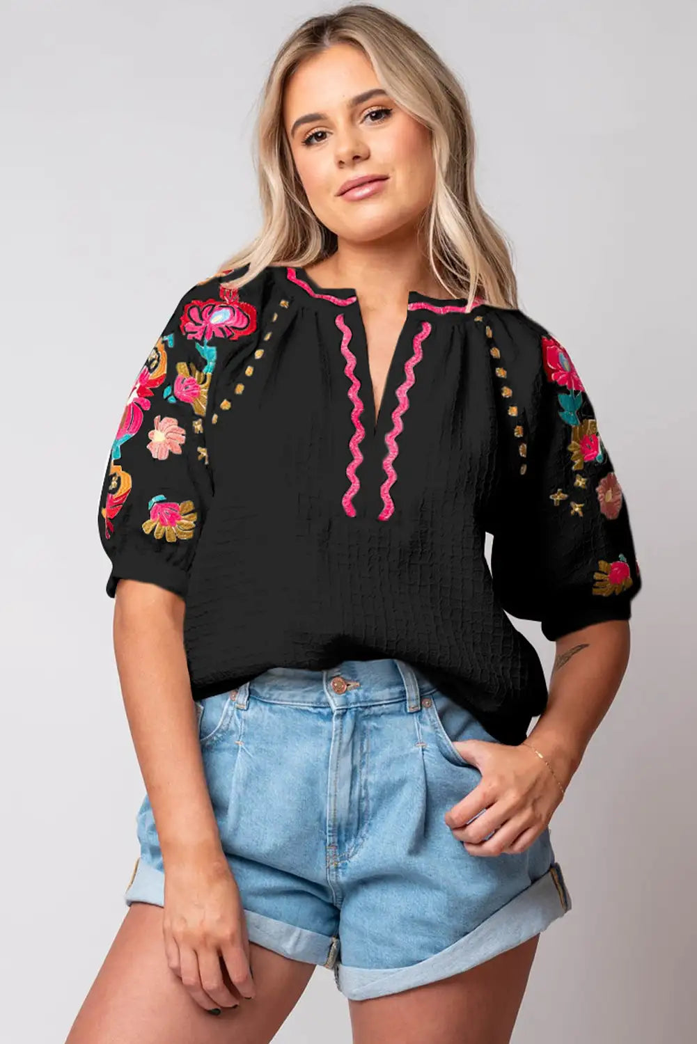 Effortlessly Elegant Blouse with a Timeless Design