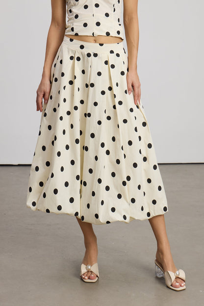 Well Tailored Garment with a Graceful Silhouette