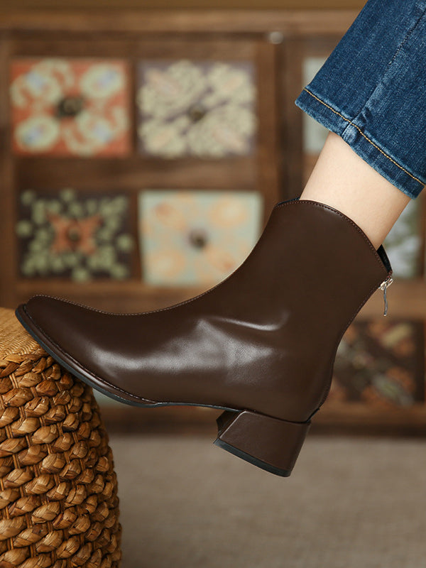 Effortlessly Elegant Boots with a Timeless Design