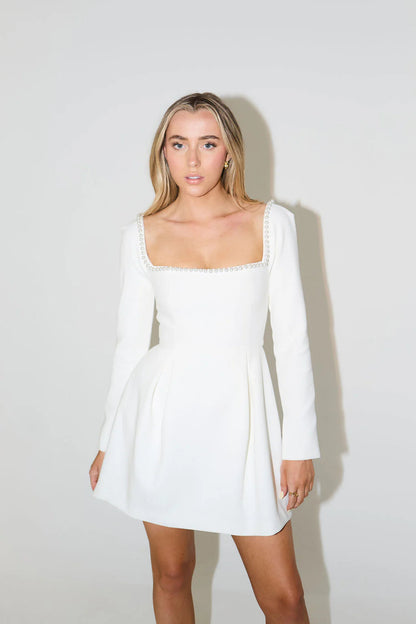 Well Tailored Dress with a Graceful Silhouette
