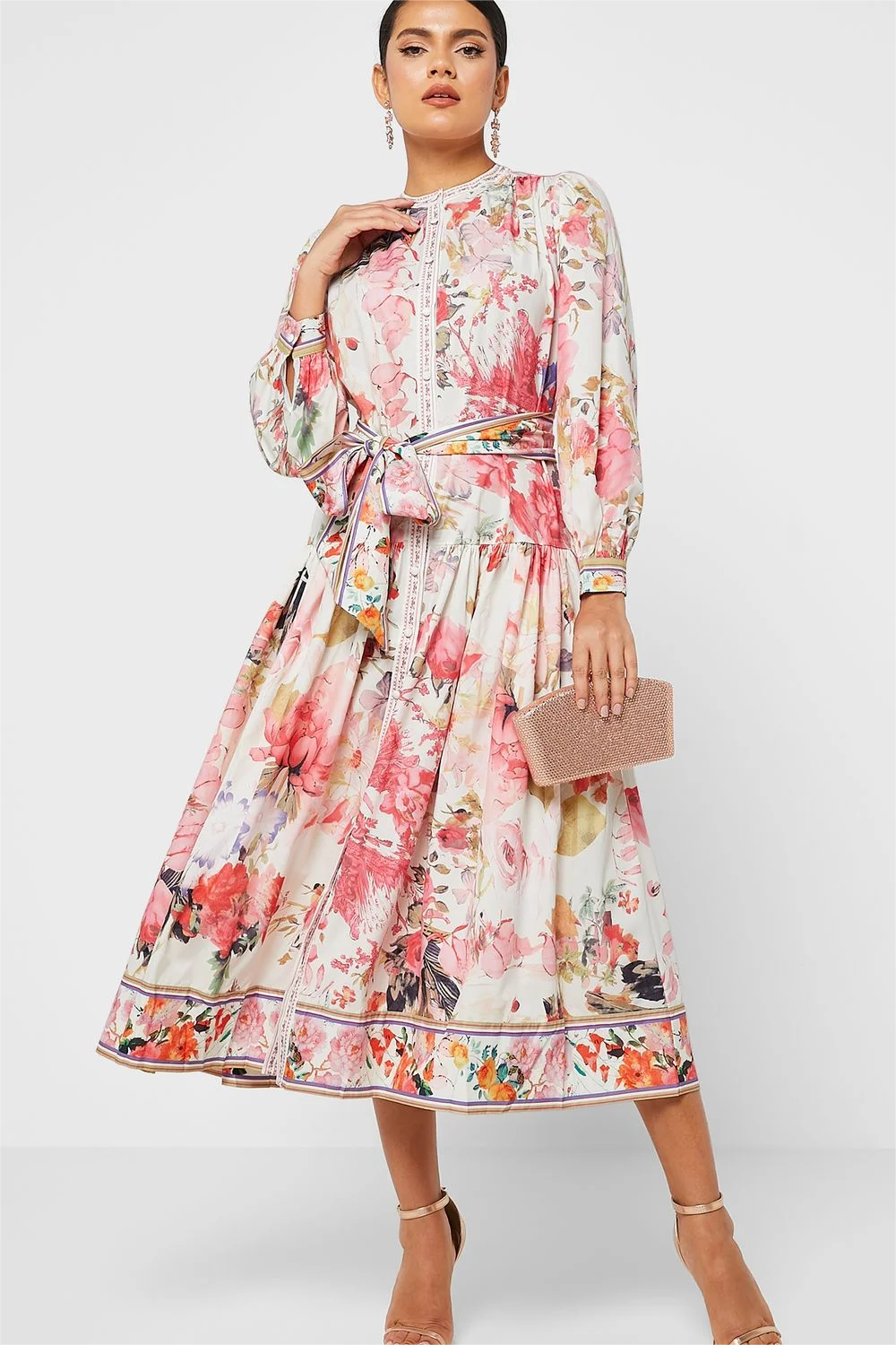Beautifully Finished Dress in a Timeless Design