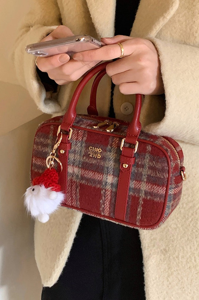 Beautifully Finished Bag in a Timeless Design