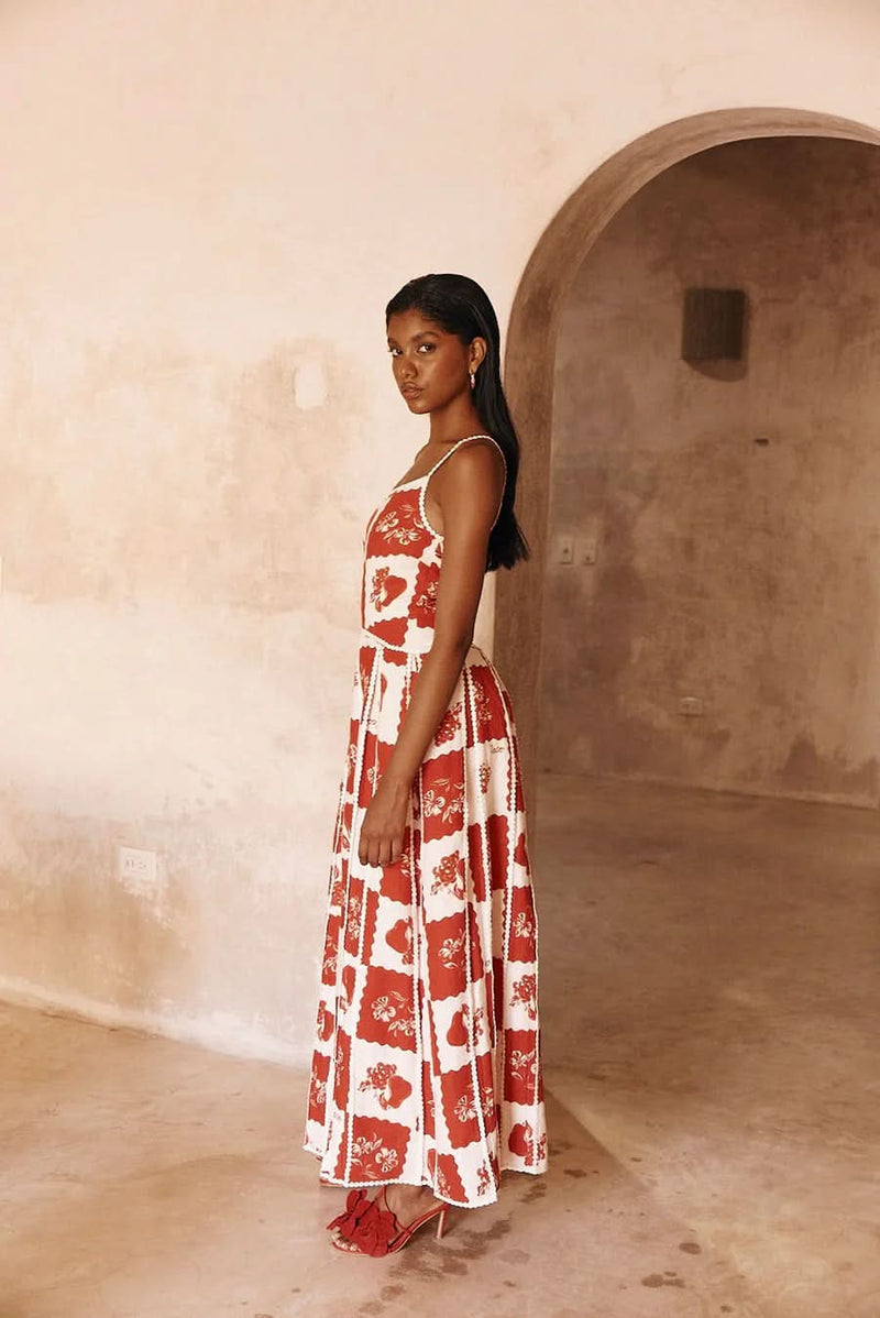 Beautifully Crafted Dress in a Classic Style